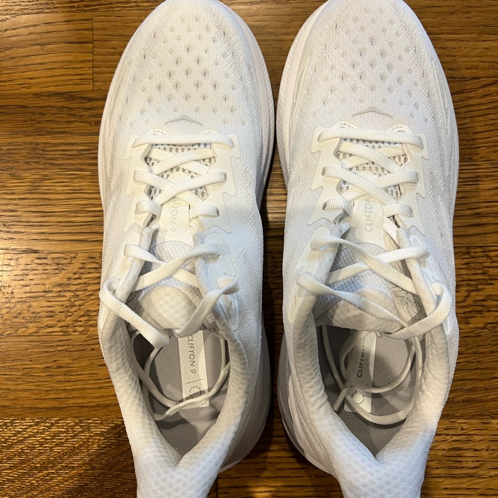 Hoka Clifton 9.5B white